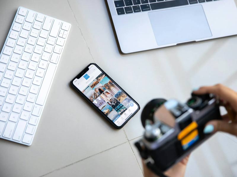 Ingenieros supervisando una obra